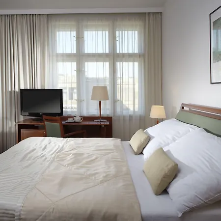 Hotel Clarion Old Town 4*